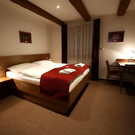 Apartman & Zluta Hruska *