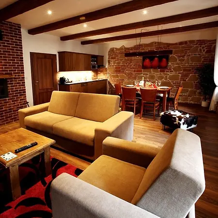 Apartments&suites žlutá Hruška *