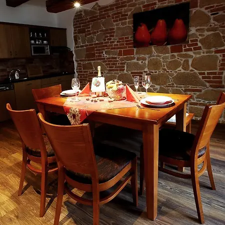 Apartamento Apartments&suites žlutá Hruška