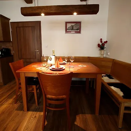 Apartamento Apartments&suites žlutá Hruška Plzeň