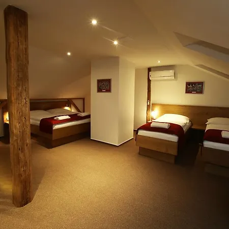 & Zluta Hruska * Plzeň