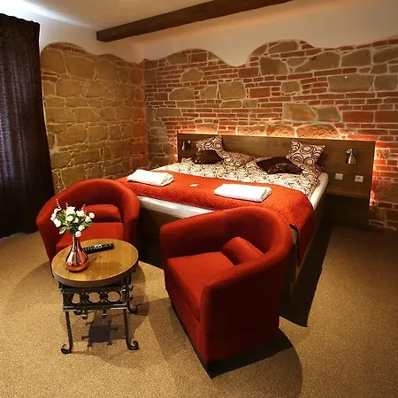 Apartments&suites žlutá Hruška