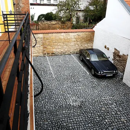 Apartman & Zluta Hruska *