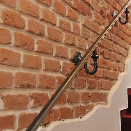 Apartments&suites žlutá Hruška